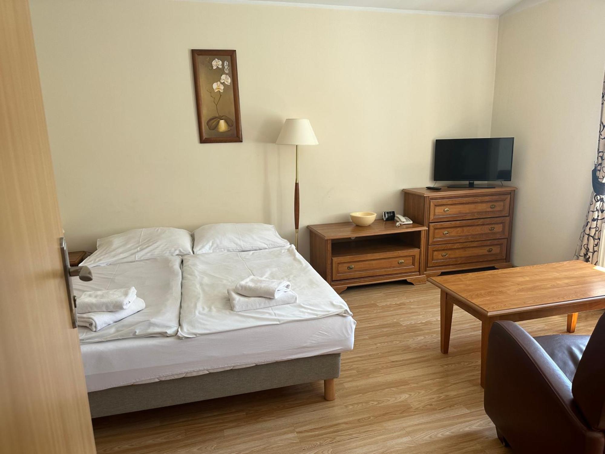 Hotel Polonia à Kudowa-Zdrój Extérieur photo
