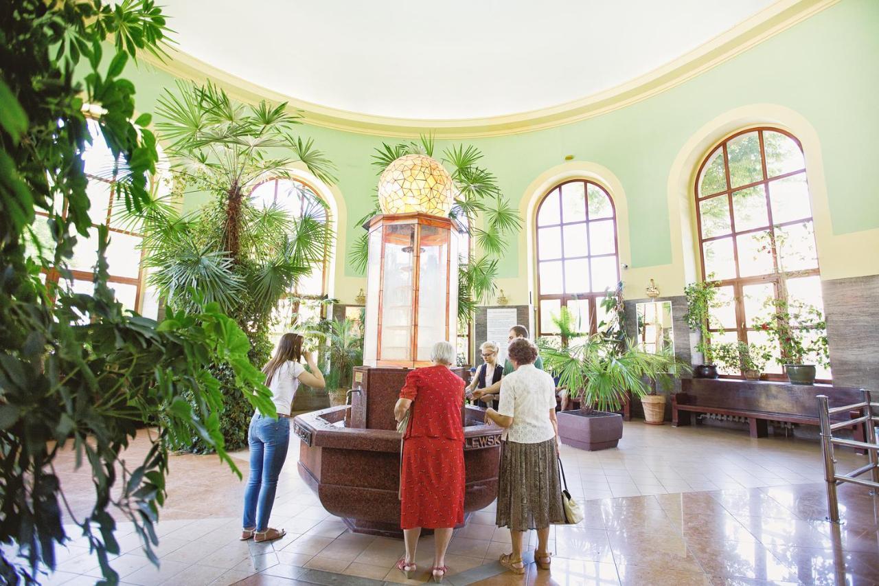 Hotel Polonia à Kudowa-Zdrój Extérieur photo